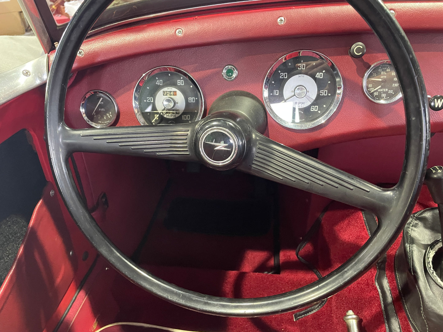 Horn Push with 2 factory-correct Barbed Clips (948 cars)