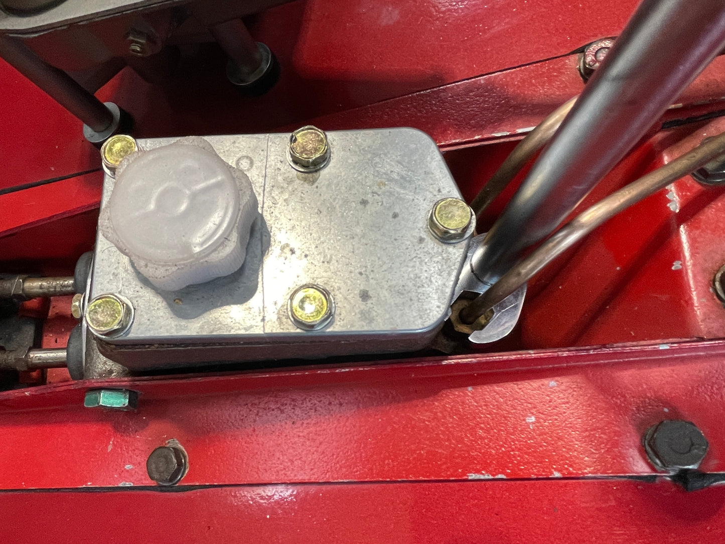 Master cylinder fitting wrench