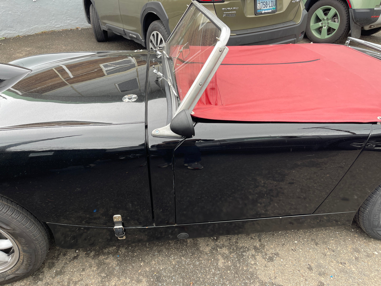 Black Raydyot Mirror