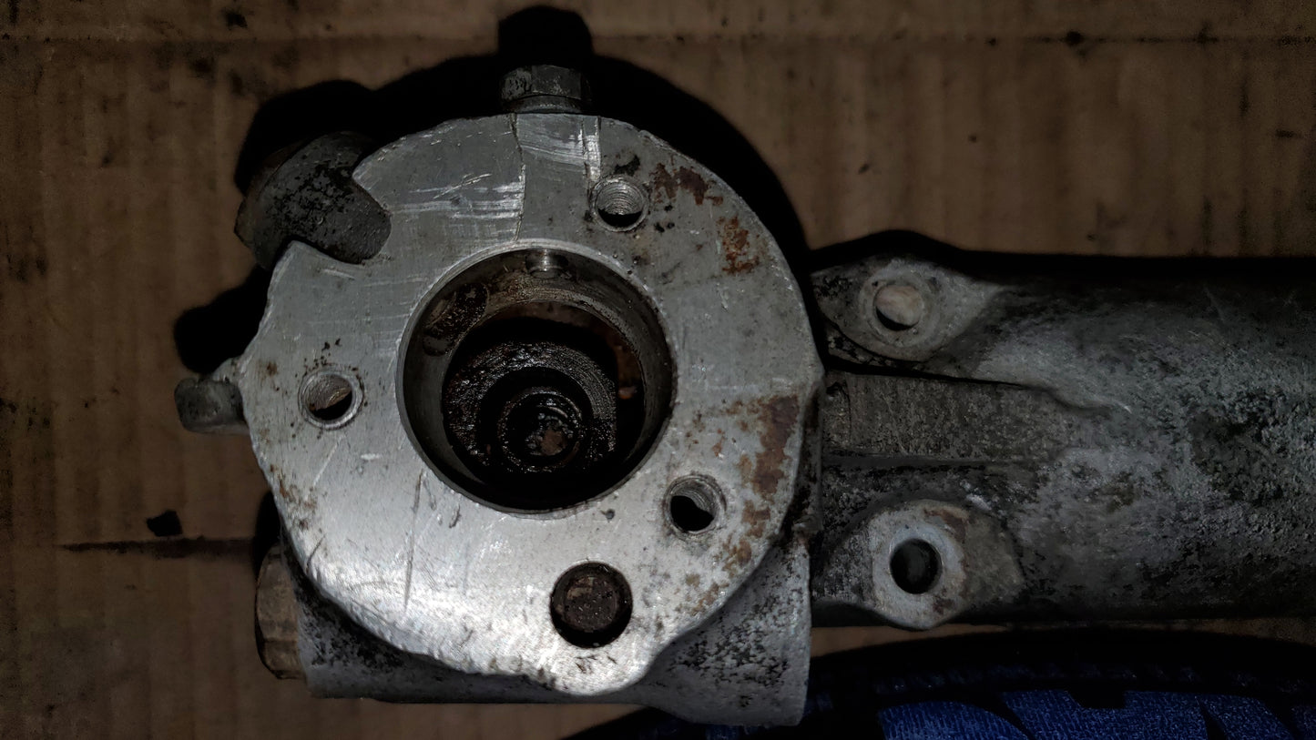 Used Rib Case Transmission Shift Tower
