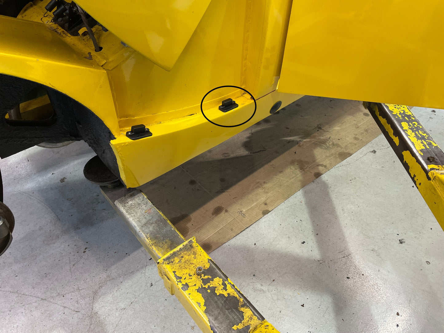 Individual Bugeye Rocker Panel "L-shaped" Bonnet Buffer (four required)