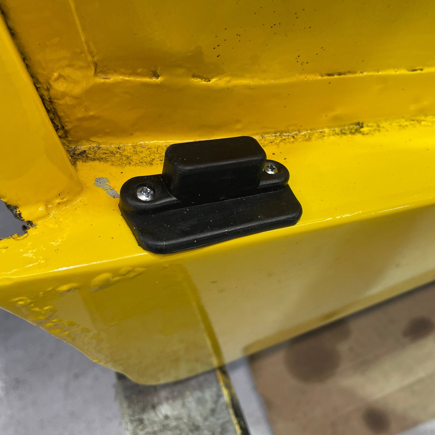 Individual Bugeye Rocker Panel "L-shaped" Bonnet Buffer (four required)