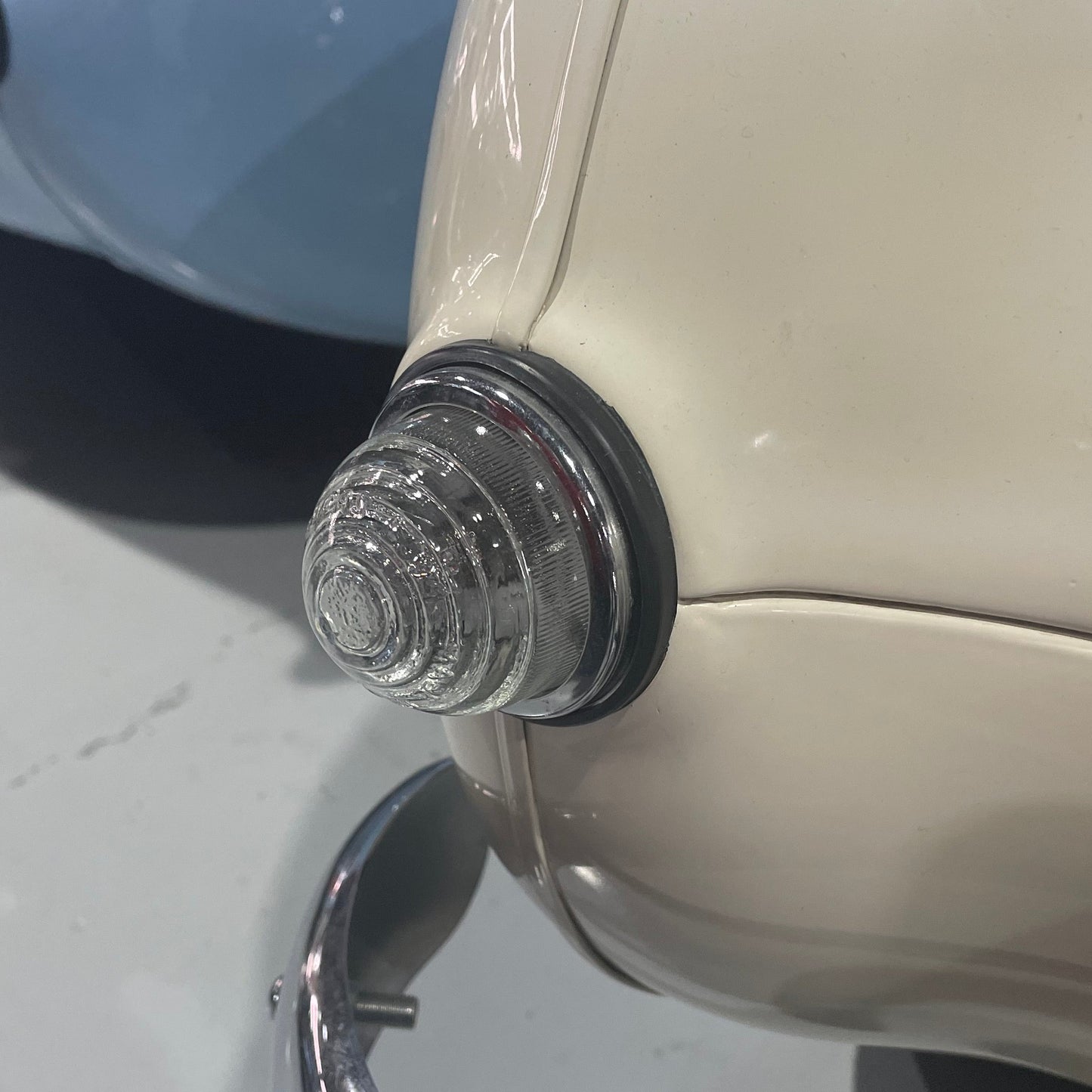 Clear GLASS Front Beehive Parking Light Lens (sold individually)(Bugeye only)