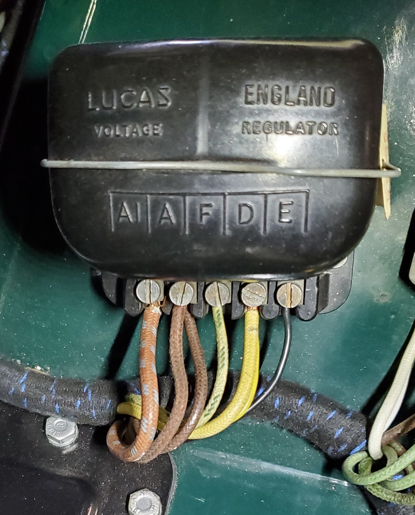 Adjusted Voltage Regulator (948-1098 Engines)