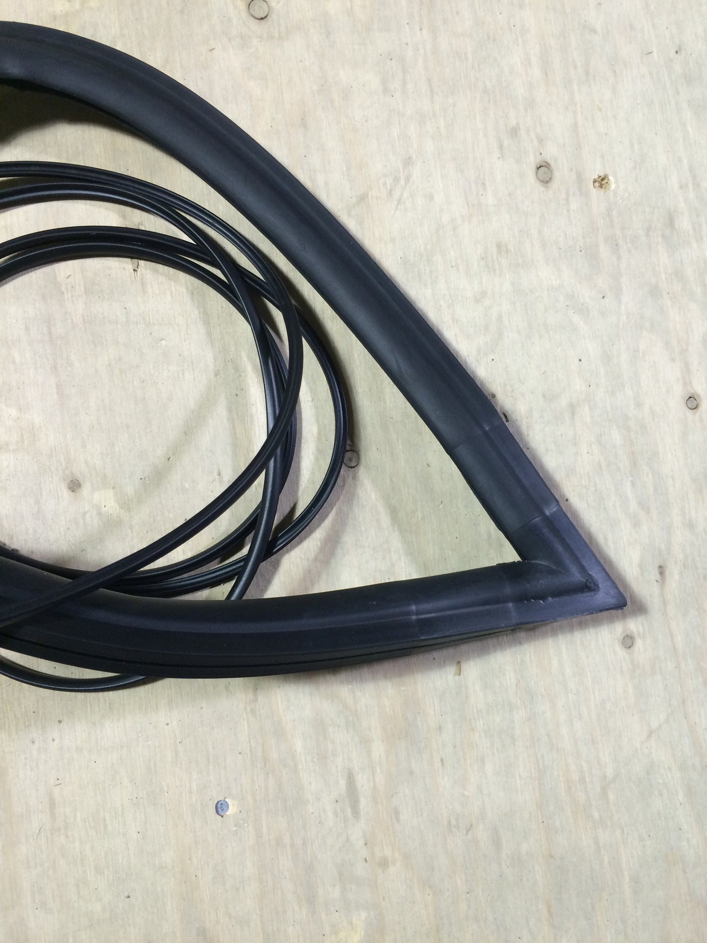Austin Healey Sprite Windshield rubber glazing seal gasket w/ Lockstrip Exterior - Bugeye